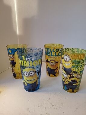 Set Of 4 Despicable Me Minion Glasses Universal Studios